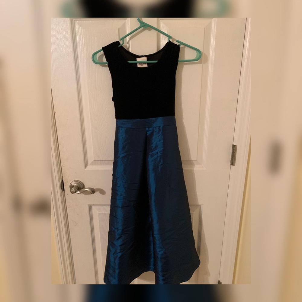 Girls dress blue and back size: 14👗❤️